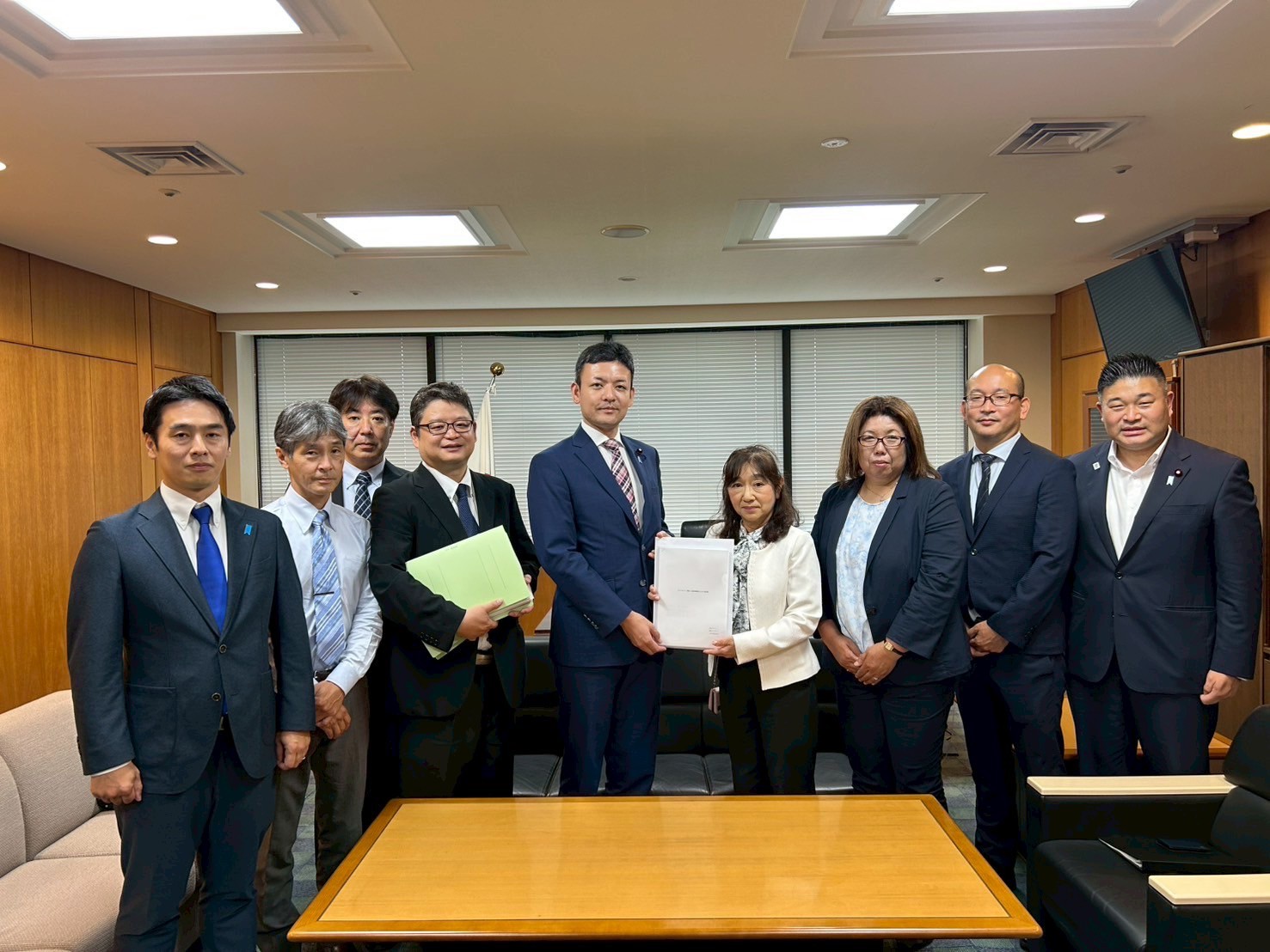 厚労省へ要望書を提出。